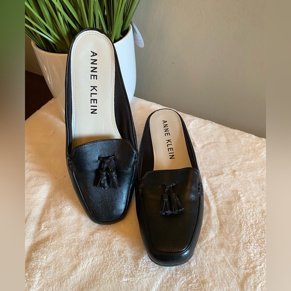Anne Klein Black Tassel Loafers - Picture 1 of 8